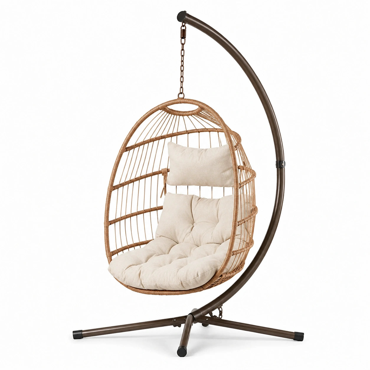 Sillón colgante de ratán y metal con cojines crema