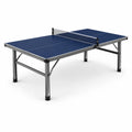 Mesa de ping-pong azul con estructura de metal